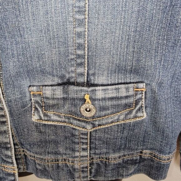 Chico's Platinum stretch denim trucker jean jacket size 2/Medium - Picture 4 of 6